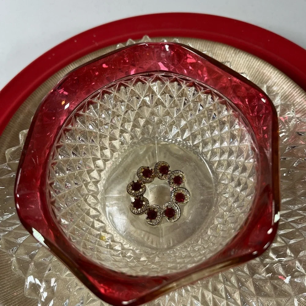 Glass Art Flower, 11 inches, red and Gold, Indiana Glass Diamond point glass - Picture 3 of 10